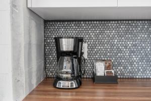 Cannery Lofts Niagara的咖啡和沏茶工具