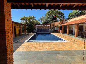 Bazén v ubytovaní Espaço Casa Dona Dina alebo v jeho blízkosti