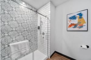 Cannery Lofts Niagara的一间浴室