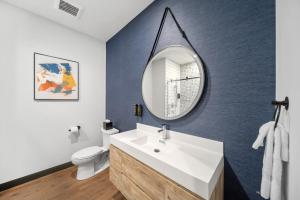 Cannery Lofts Niagara的一间浴室