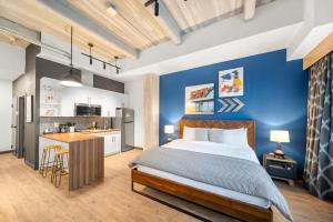 Cannery Lofts Niagara客房内的一张或多张床位