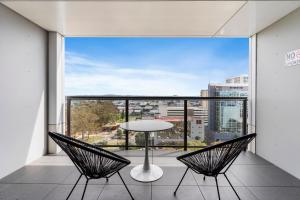 a balcony with a table and chairs in a building at Manukau Studio Apartments in Auckland