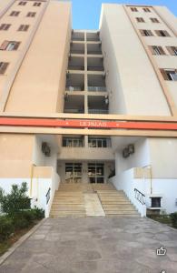 Tòa nhà nơi căn hộ tọa lạc