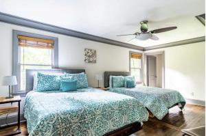 A bed or beds in a room at Atlanta Forest Sanctuary home