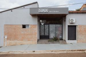 a store front with a sign that reads isointossles at ISONDU Suites & Breakfast in Puerto Iguazú