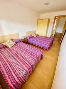 Postel nebo postele na pokoji v ubytování Villa Sant Rafel + 17 fotografií