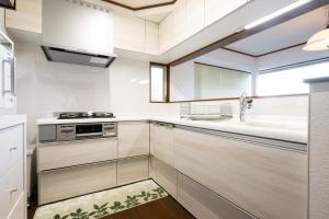 Kuchyň nebo kuchyňský kout v ubytování Atami SANKAITEN with Private ONSEN-vacation rental