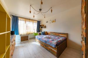 a bedroom with a bed and a desk in it at Happy Town Apartments in Veliko Tŭrnovo