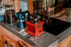 Příslušenství pro přípravu čaje a kávy v ubytování Glamping Meleček