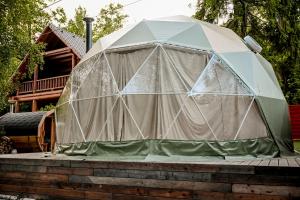 Budova, kde se the luxury tent nachází