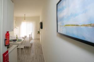 TV a/nebo společenská místnost v ubytování Palmove Makenzie Studio 4