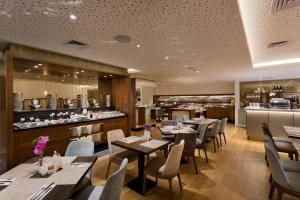 Restaurace v ubytování Sea Tower by Isrotel Design
