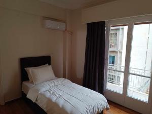 Katil atau katil-katil dalam bilik di Simply Athens Apartment