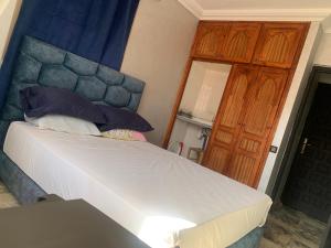 Postel nebo postele na pokoji v ubytování Familiale Chambre calm wifi Hanae