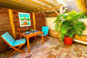 Rõdu või terrass majutusasutuses Sweet Payot : Studio avec Spa privé et piscine