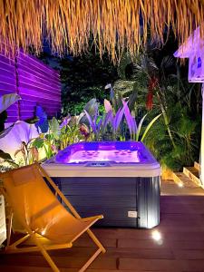 Foto sihtkohas Le Lamentin asuva majutusasutuse Sweet Payot : Studio avec Spa privé et piscine galeriist