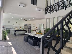 Célèbre VILLA VENUS Playacar - 24 Pax 주방 또는 간이 주방