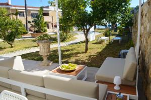 A seating area at Spacious Apartment in Tarragona + Pool