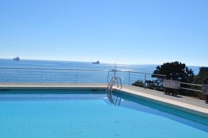 The swimming pool at or close to Spacious Apartment in Tarragona + Pool