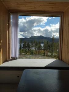 a large window in a room with a view at Hytte ved Tunhovdfjorden in Tunhovd