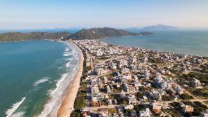 an aerial view of a beach and the ocean at Res Mariscal em Bombinhas in Canto Grande