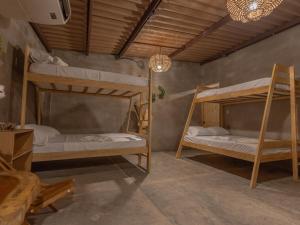 Cette chambre comprend 2 lits superposés. dans l'établissement Bella Vista Hotel Boutique, à San Miguel