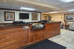 a lobby with a reception desk and a waiting room at Rodeway Inn Fort Myers Central in Fort Myers