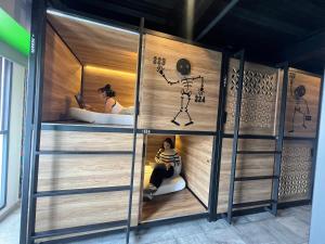 Palanda nebo palandy na pokoji v ubytování Barrio Downtown Mexico City Hostel