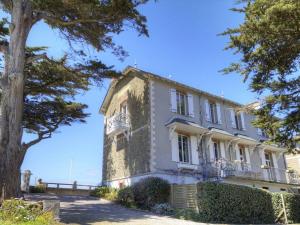 Το κτήριο όπου στεγάζεται  η παραθεριστική κατοικία