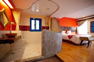Postel nebo postele na pokoji v ubytování Golden Sea Inn