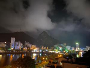 a view of a city at night with a mountain at Bao Phuc Hotel in Cat Ba