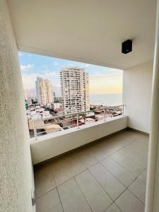 a balcony with a view of a city at Apartamento vista al mar in Iquique