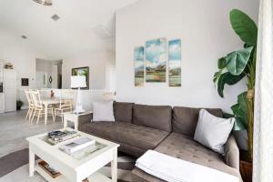 Χώρος καθιστικού στο Steps from Downtown Historic District-Pet Friendly
