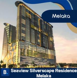 un edificio alto con las palabras melva y una residencia de sabios novios plateados en Silverscape Seaview Residence Melaka en Melaka
