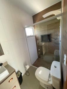 Et badeværelse på Casa na Praia da Ferrugem com 2 vagas + 26 billeder