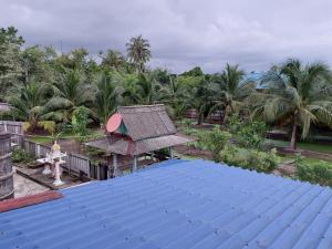 Výhled na bazén z ubytování Baankachao nebo okolí