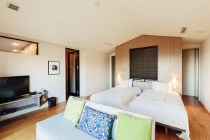 TV a/nebo společenská místnost v ubytování the salon 伊豆高原 Hotels & Resort