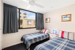 Ένα ή περισσότερα κρεβάτια σε δωμάτιο στο Eastbourne U6 80 Esplanade Golden Beach