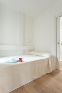 Uma cama ou camas num quarto em Casa Serena - Meryggiare Apartments