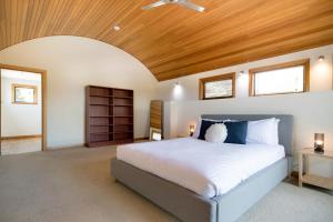 a bedroom with a large bed with a wooden ceiling at Fun For the Whole Family in Alanvale