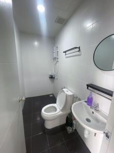 Ванна кімната в Comfy WIFI place @Manjalara 5Min to Desa Park City