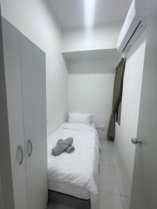 Ένα ή περισσότερα κρεβάτια σε δωμάτιο στο Comfy WIFI place @Manjalara 5Min to Desa Park City