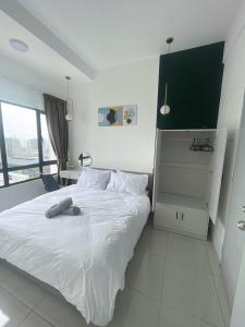 Ένα ή περισσότερα κρεβάτια σε δωμάτιο στο Comfy WIFI place @Manjalara 5Min to Desa Park City