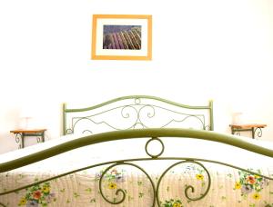 Un pat sau paturi într-o cameră la Appartement chaleureux avec piscine à La Roche-sur-le-Buis - 90 m²
