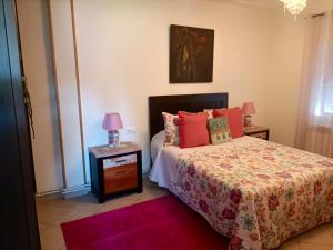 Posteľ alebo postele v izbe v ubytovaní Spacious House with Garden in Touro – Family-Friendly
