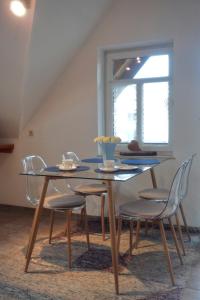 a dining room table with chairs and a window at Ferienwohnung blaues Haus in Bischofsheim an der Rhön