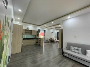a living room with a couch and a kitchen at SATURDAY Homestay Tuy Hòa - Phú Yên in Tuy An