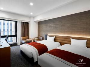Postel nebo postele na pokoji v ubytování Daiwa Roynet Hotel KOBE-SANNOMIYA PREMIER + 30 fotografií