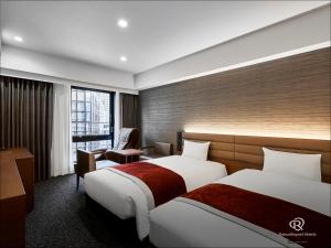 Postel nebo postele na pokoji v ubytování Daiwa Roynet Hotel KOBE-SANNOMIYA PREMIER