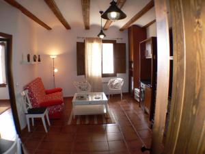 a living room with a couch and a table at 1 P Casa de los Fernandez Rajo in Orihuela del Tremedal +2 photos